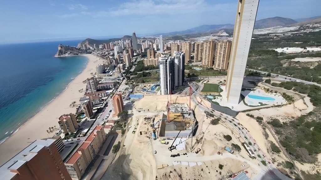 TM Tower Бенидорм: ход строительства крупнейшего жилого проекта Европы (май 2026)