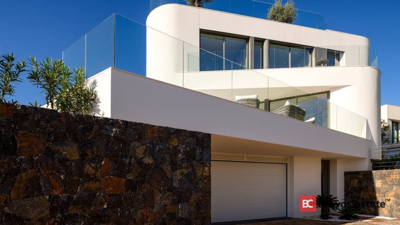 Spacious 4-Bedroom Villa in Finestrat - 2