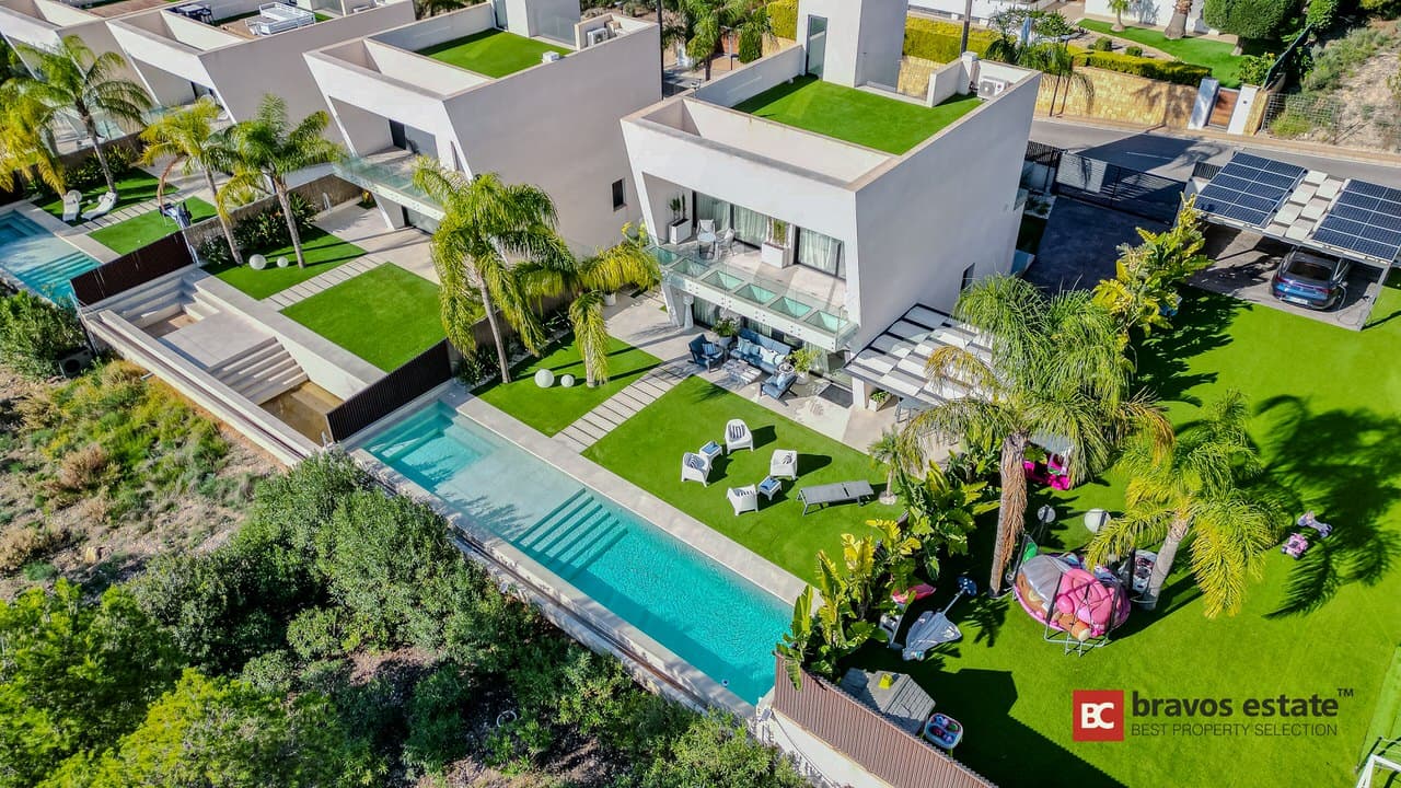 Spacious 3-Bedroom Villa in Finestrat - 2