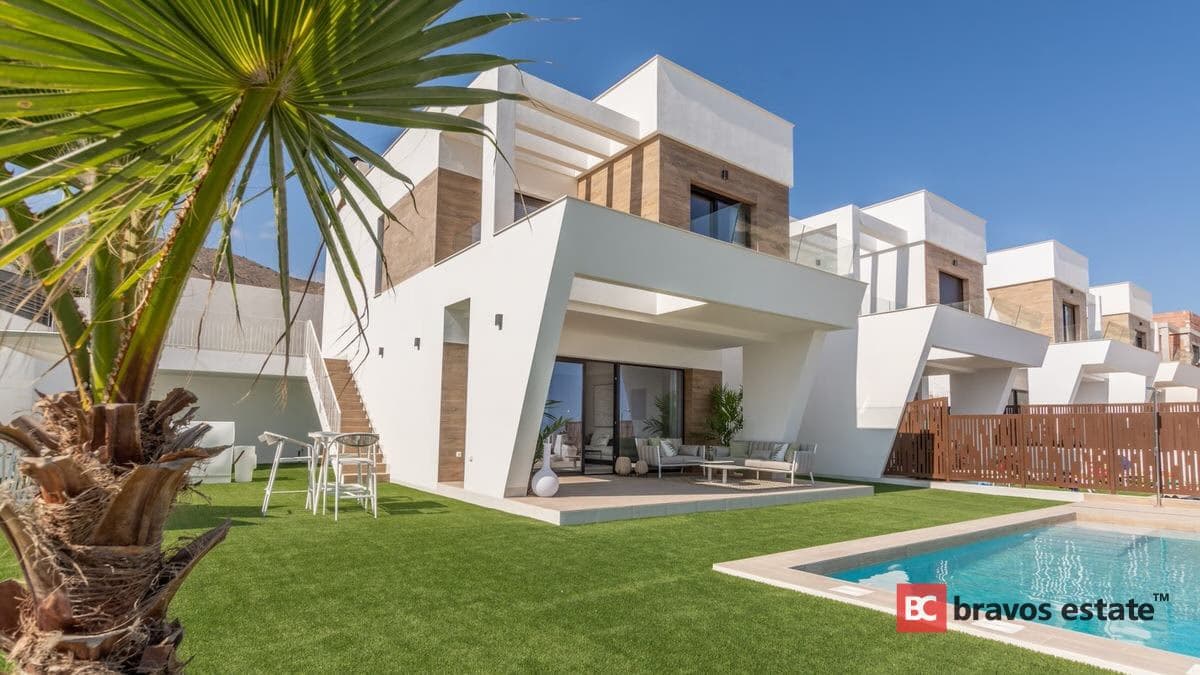 Villa de Obra Nueva de 4 Dormitorios en Finestrat - 2