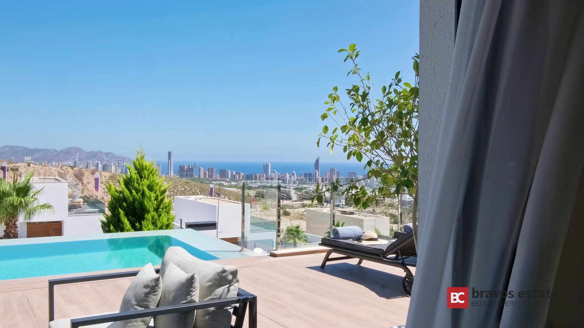 Spacious 5-Bedroom Villa in Finestrat - 2