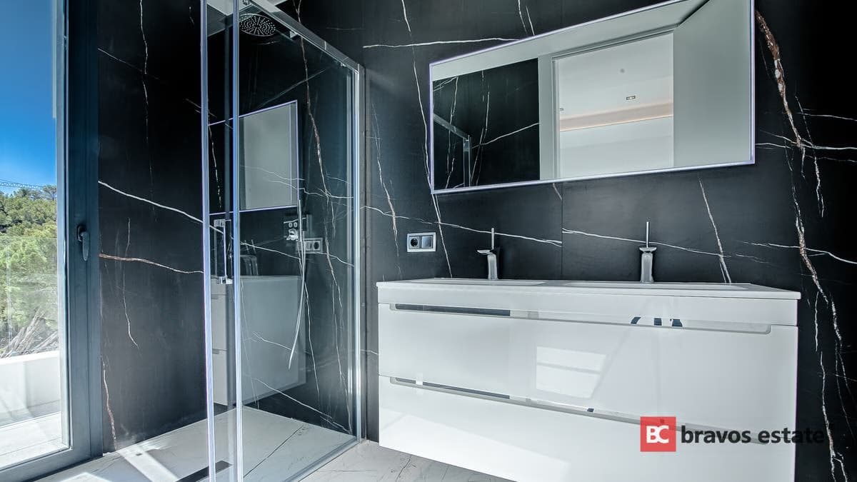 Luxury 4-Bedroom Villa in Benissa - 3