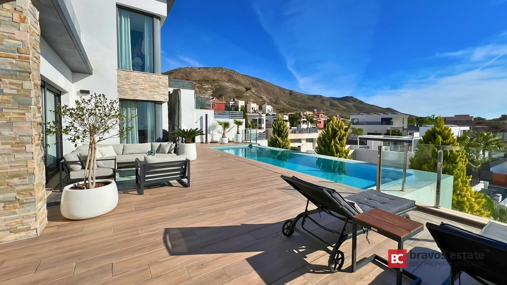 Spacious 5-Bedroom Villa in Finestrat 1