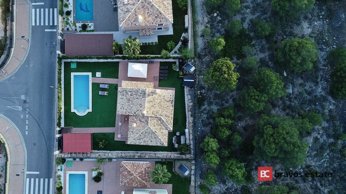 Светлая вилла, 4 спальни в Финестрате - 1