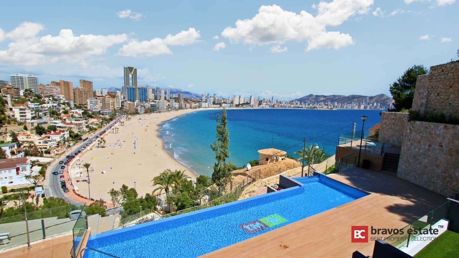 Beachside 3-Bedroom Apartment in Benidorm - 1