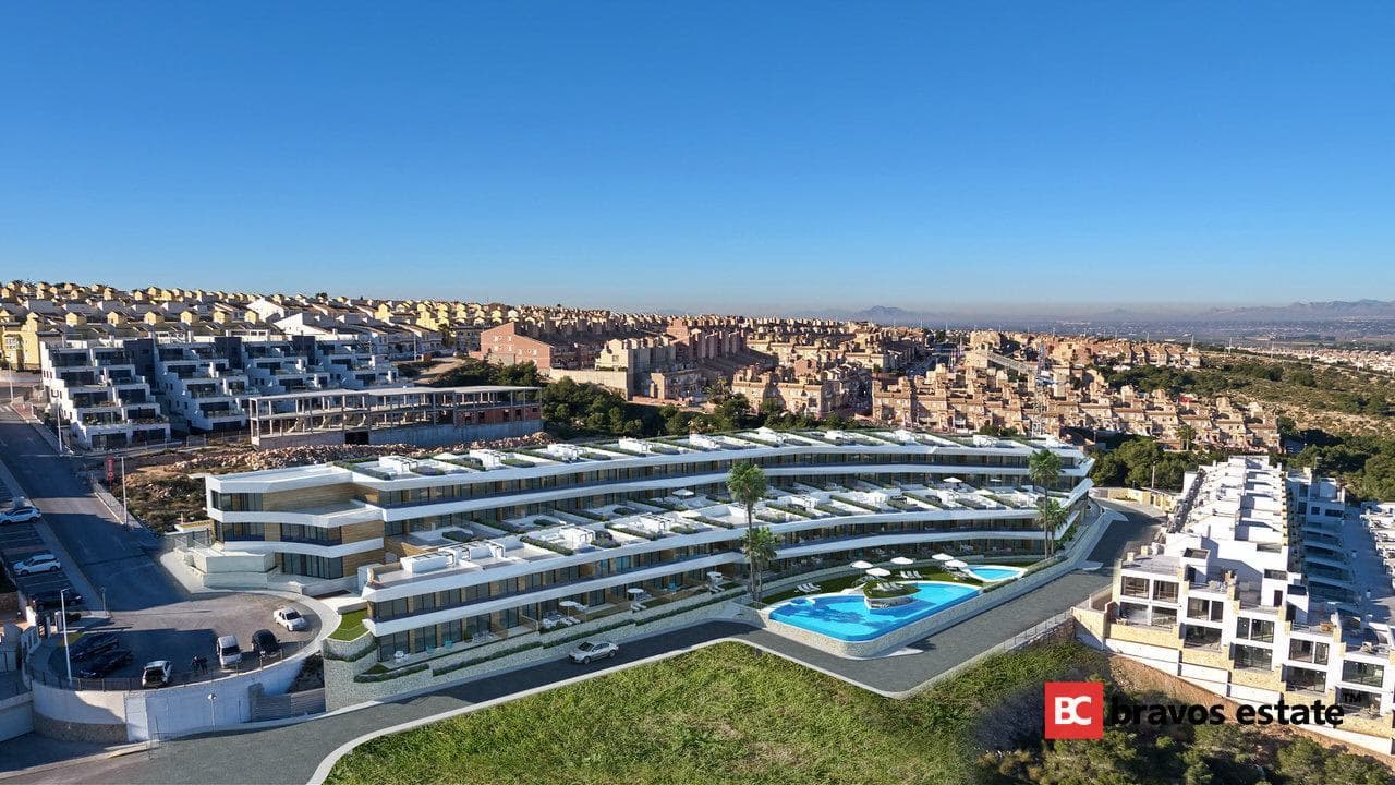 Beachside 2-Bedroom Apartment in Arenales del Sol - 3