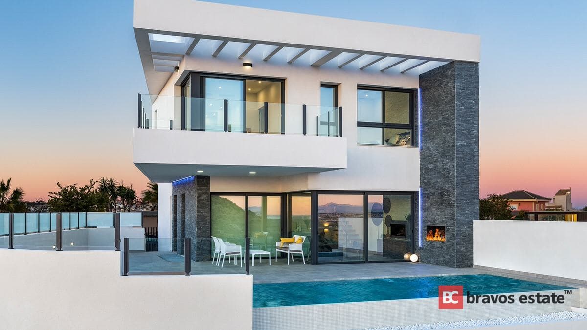 Spacious 3-Bedroom Villa in Ciudad Quesada - 1