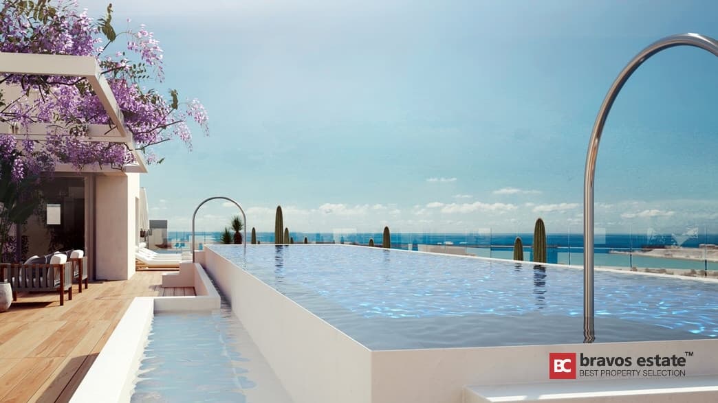 Beachside 4-Bedroom Apartment in Alicante 1