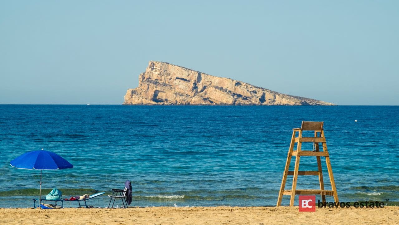 Seafront 2-Bedroom Apartment in Benidorm - 2