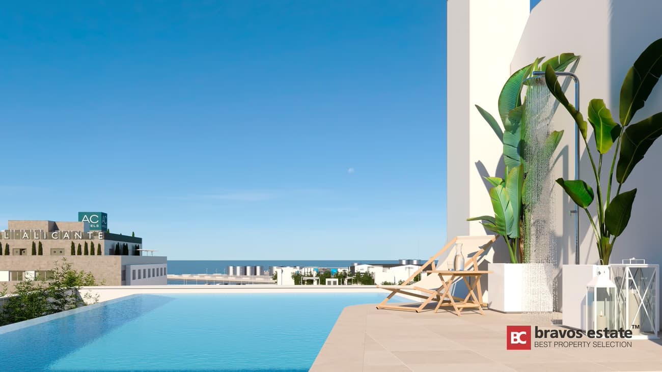 Beachside 3-Bedroom Apartment in Alicante - 2