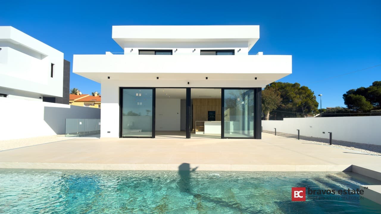 Beachside 5-Bedroom Villa in El Campello - 3