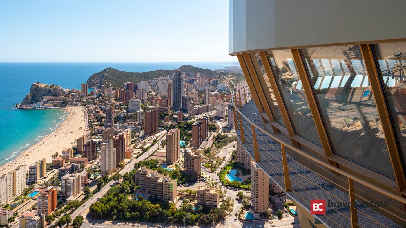 Beachside 2-Bedroom Apartment in Benidorm - 5