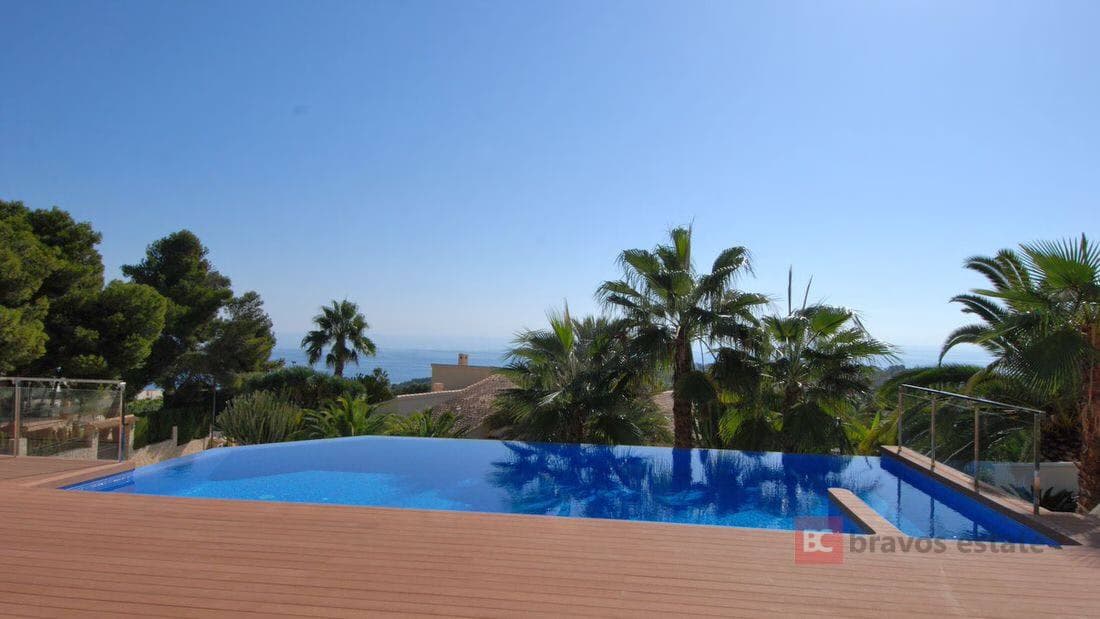 Luxury 4-Bedroom Villa in Moraira - 2