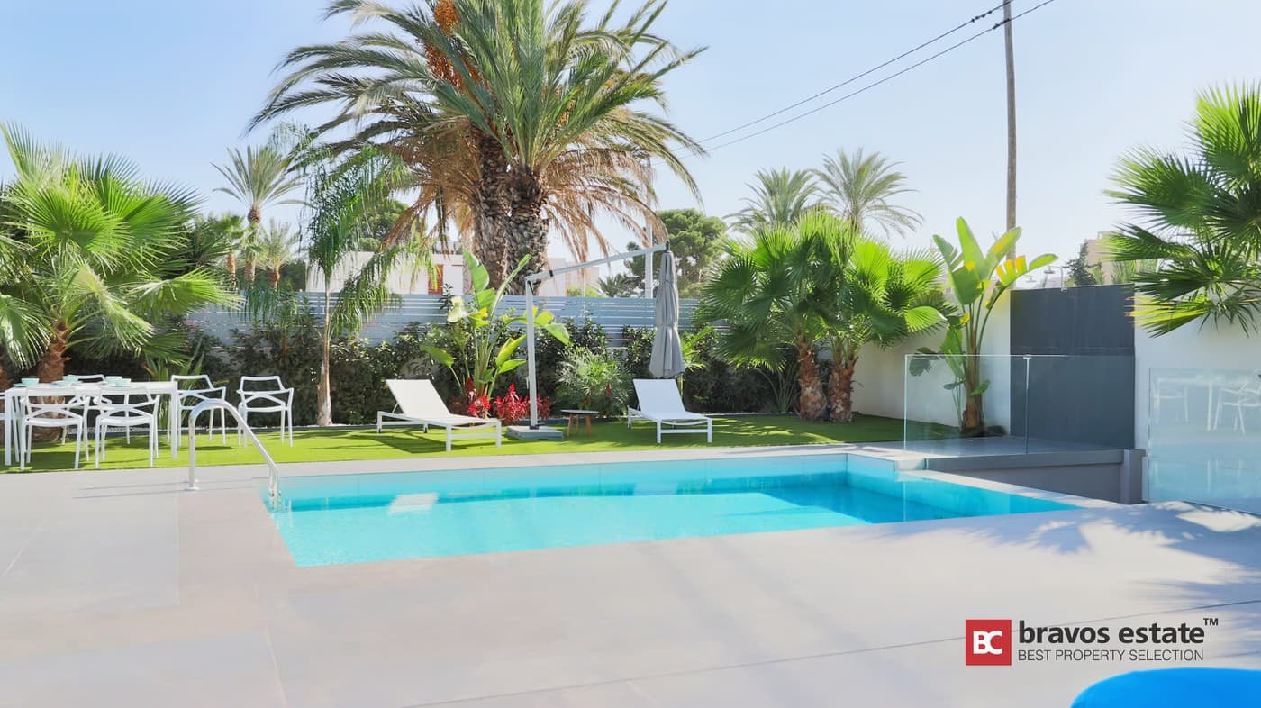 Beachside 7-Bedroom Villa in Playa de San Juan - 3