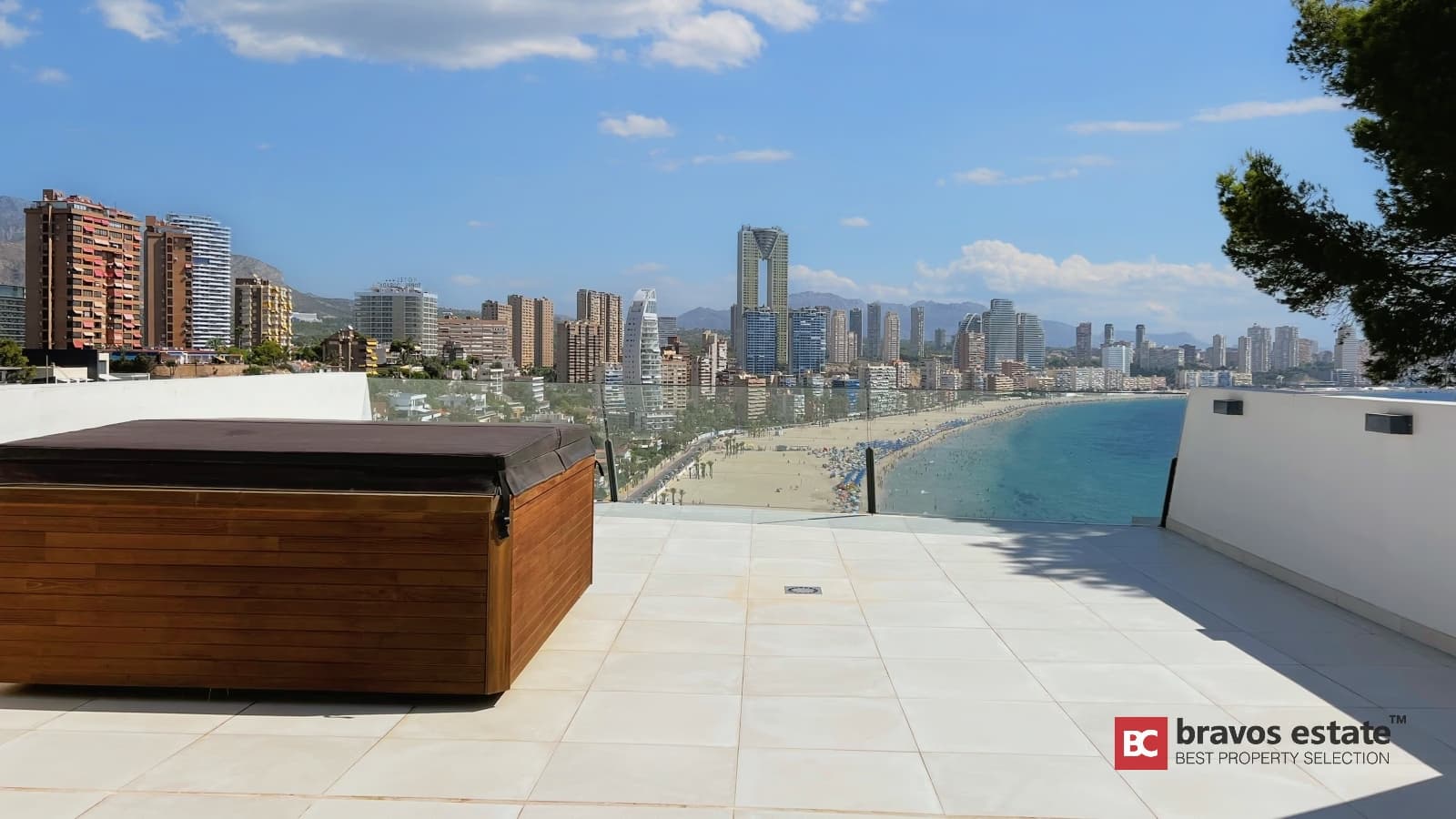 Beachside 3-Bedroom Apartment in Benidorm - 5