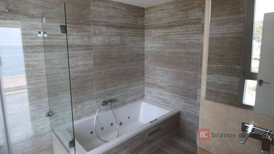 Seafront 4-Bedroom Villa in Benissa - 1