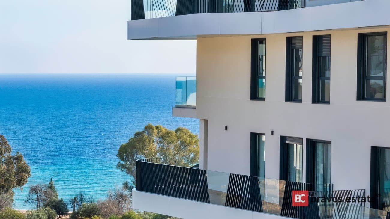 Seafront 3-Bedroom Apartment in Villajoyosa - 2