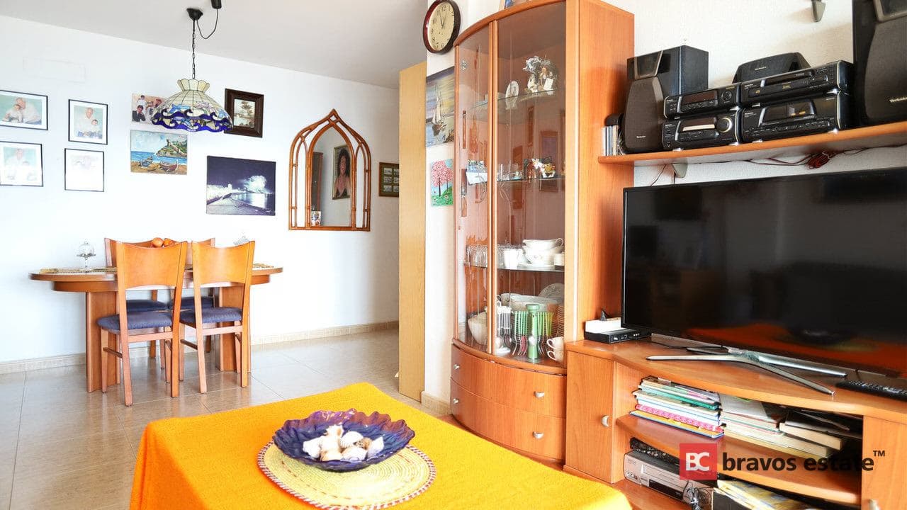 Beachside 2-Bedroom Apartment in Alicante - 3