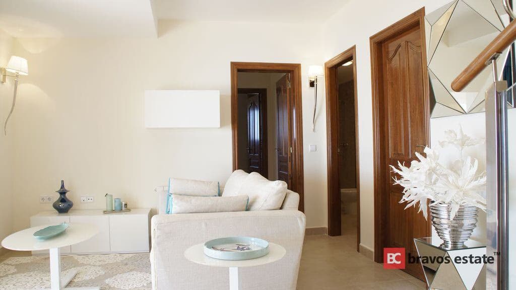 Beachside 3-Bedroom Villa in Cumbre del Sol - 2