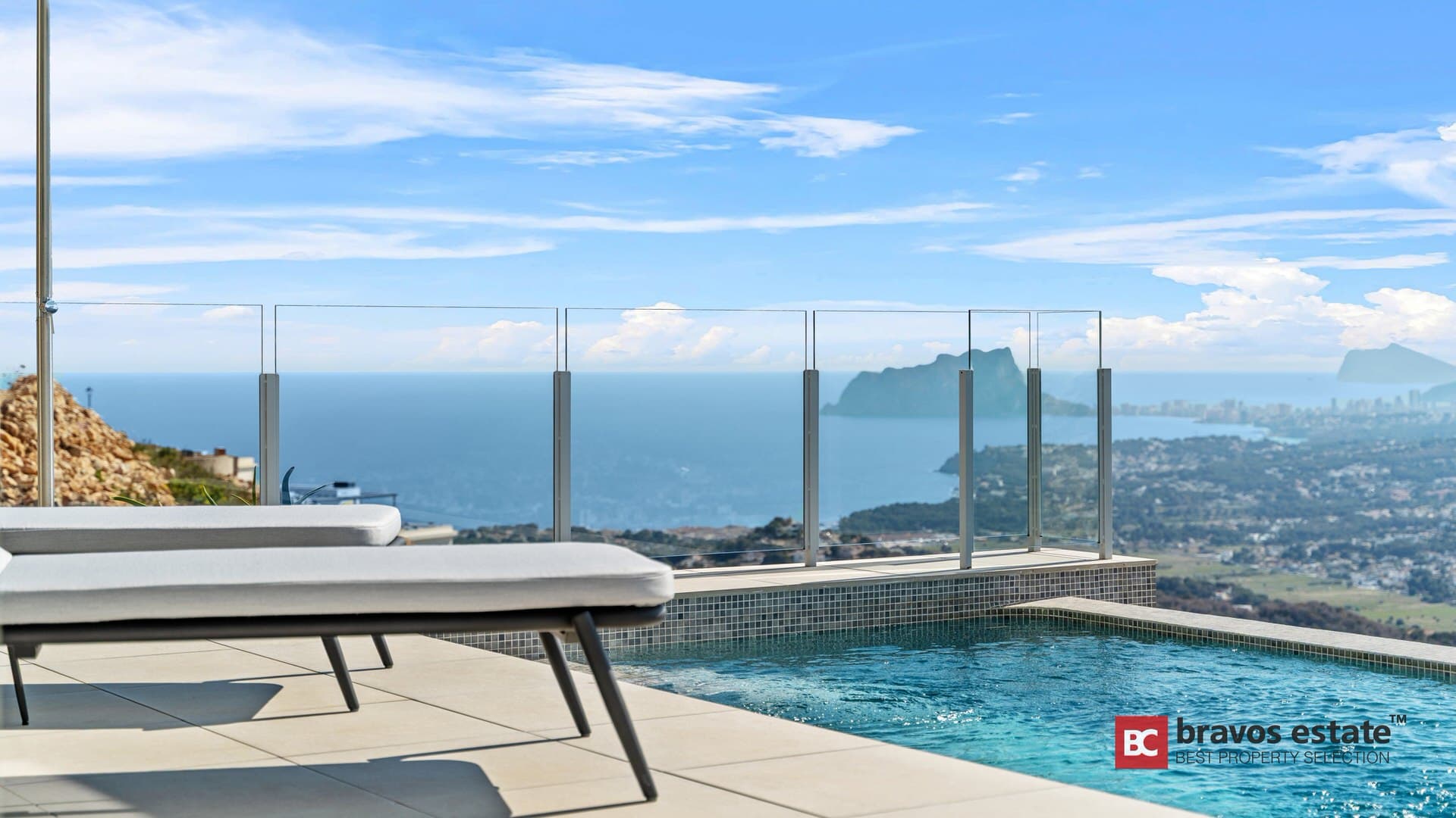 Luxury 4-Bedroom Villa in Cumbre del Sol - 2