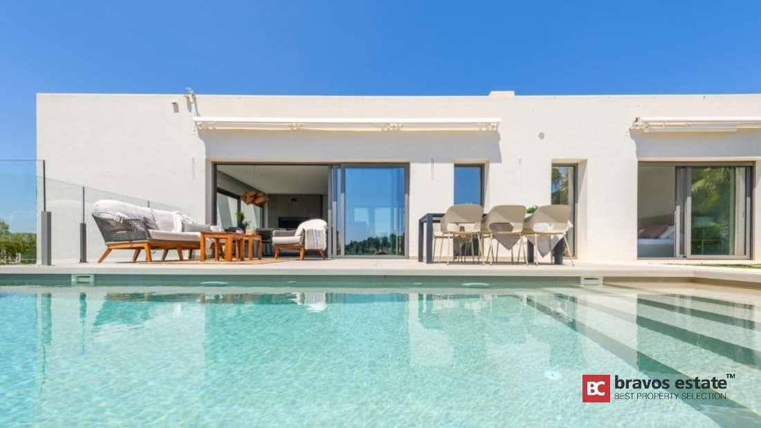 Spacious 3-Bedroom Villa in Las Colinas - 3