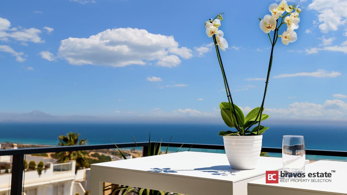 Apartamento Cerca del Mar de 3 Dormitorios en Arenales del Sol - 1