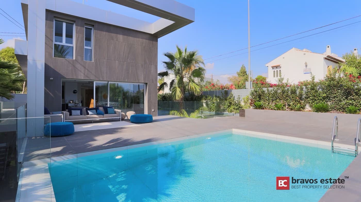 Beachside 7-Bedroom Villa in Playa de San Juan - 2