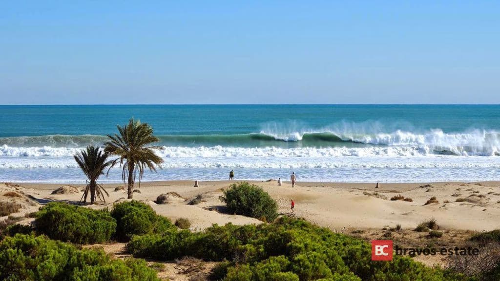 Beachside 2-Bedroom Apartment in Elche - 2