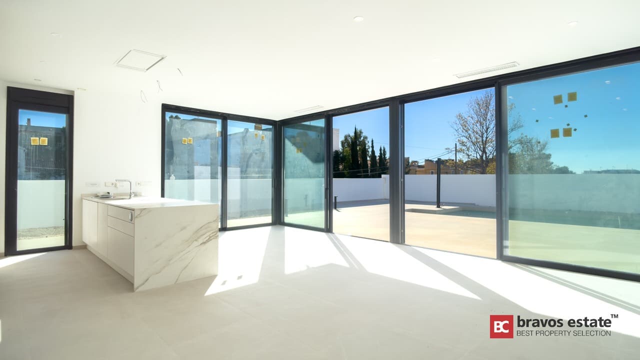 Beachside 5-Bedroom Villa in El Campello - 4