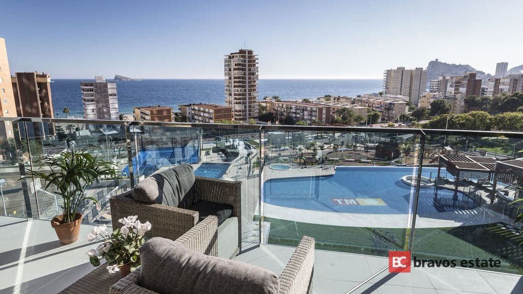 Seafront 2-Bedroom Apartment in Benidorm - 1