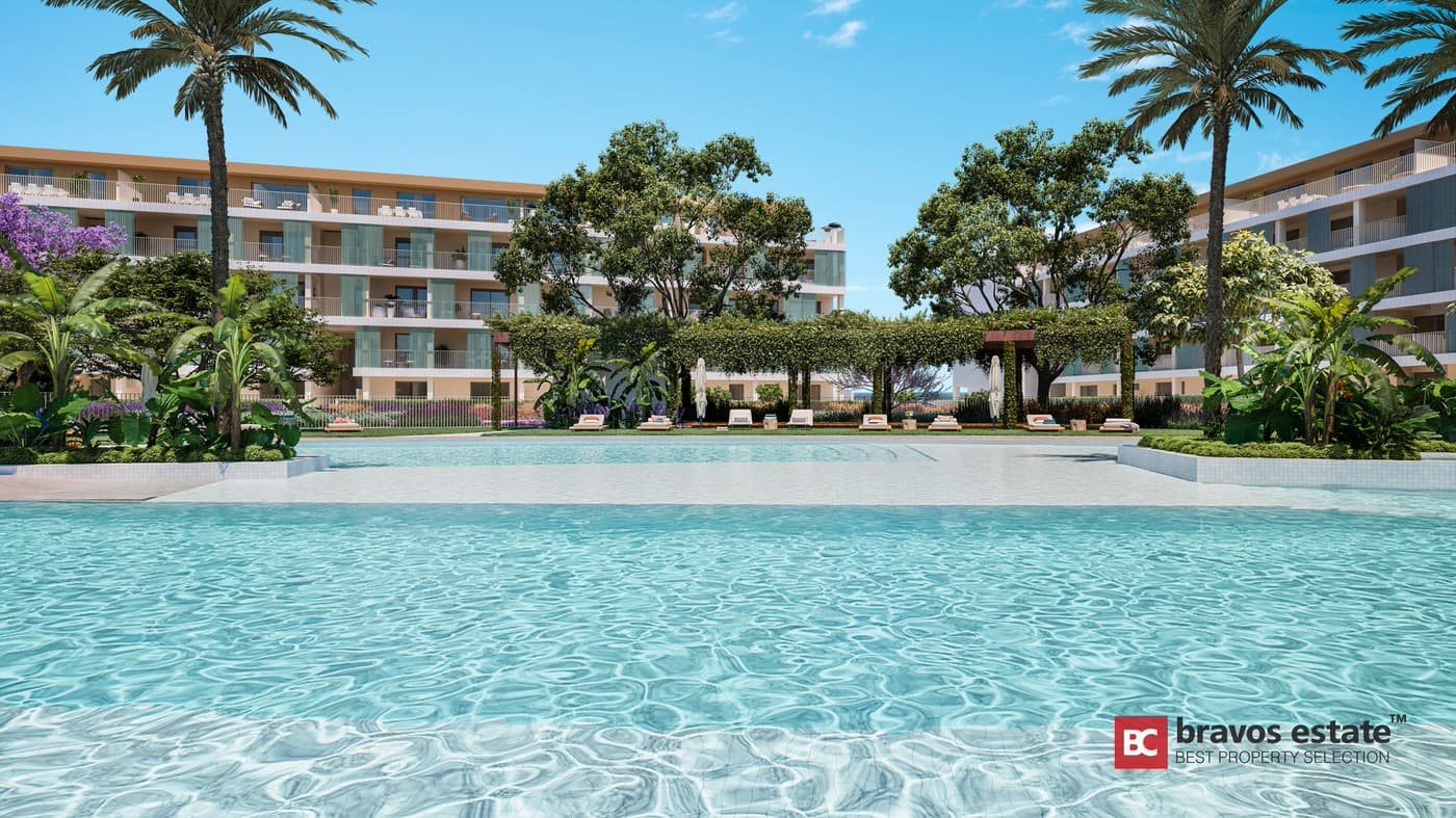Beachside 3-Bedroom Apartment in Denia - 3