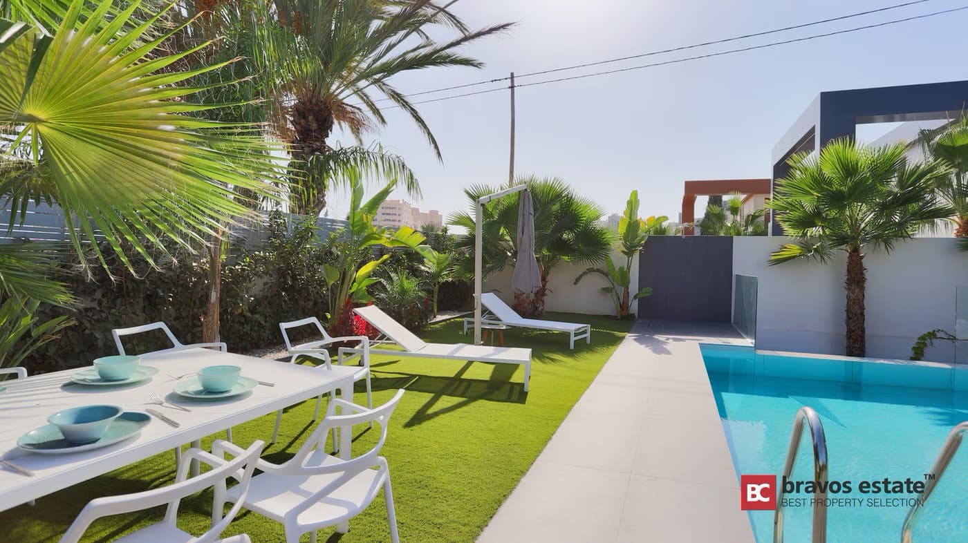 Beachside 7-Bedroom Villa in Playa de San Juan - 4