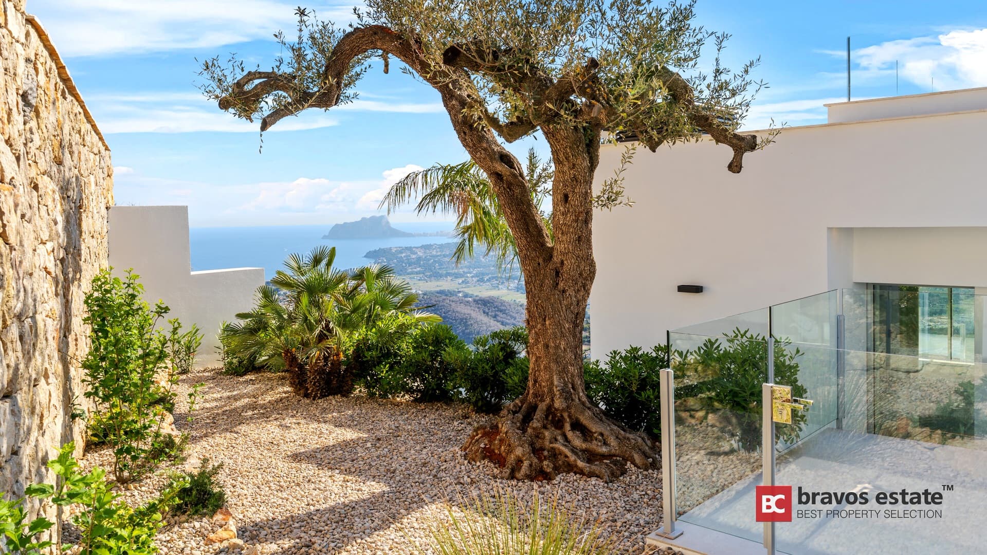 Luxury 4-Bedroom Villa in Cumbre del Sol - 4