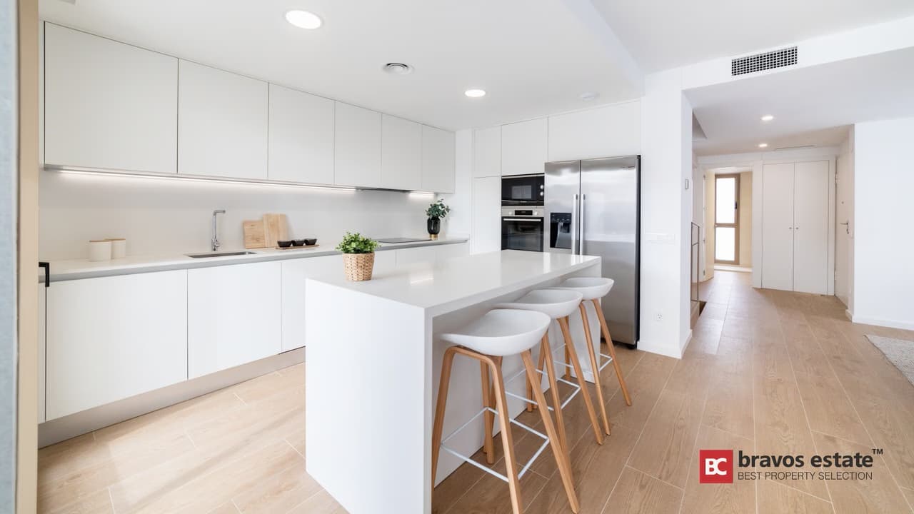 Spacious 4-Bedroom Bungalow in Alicante - 4