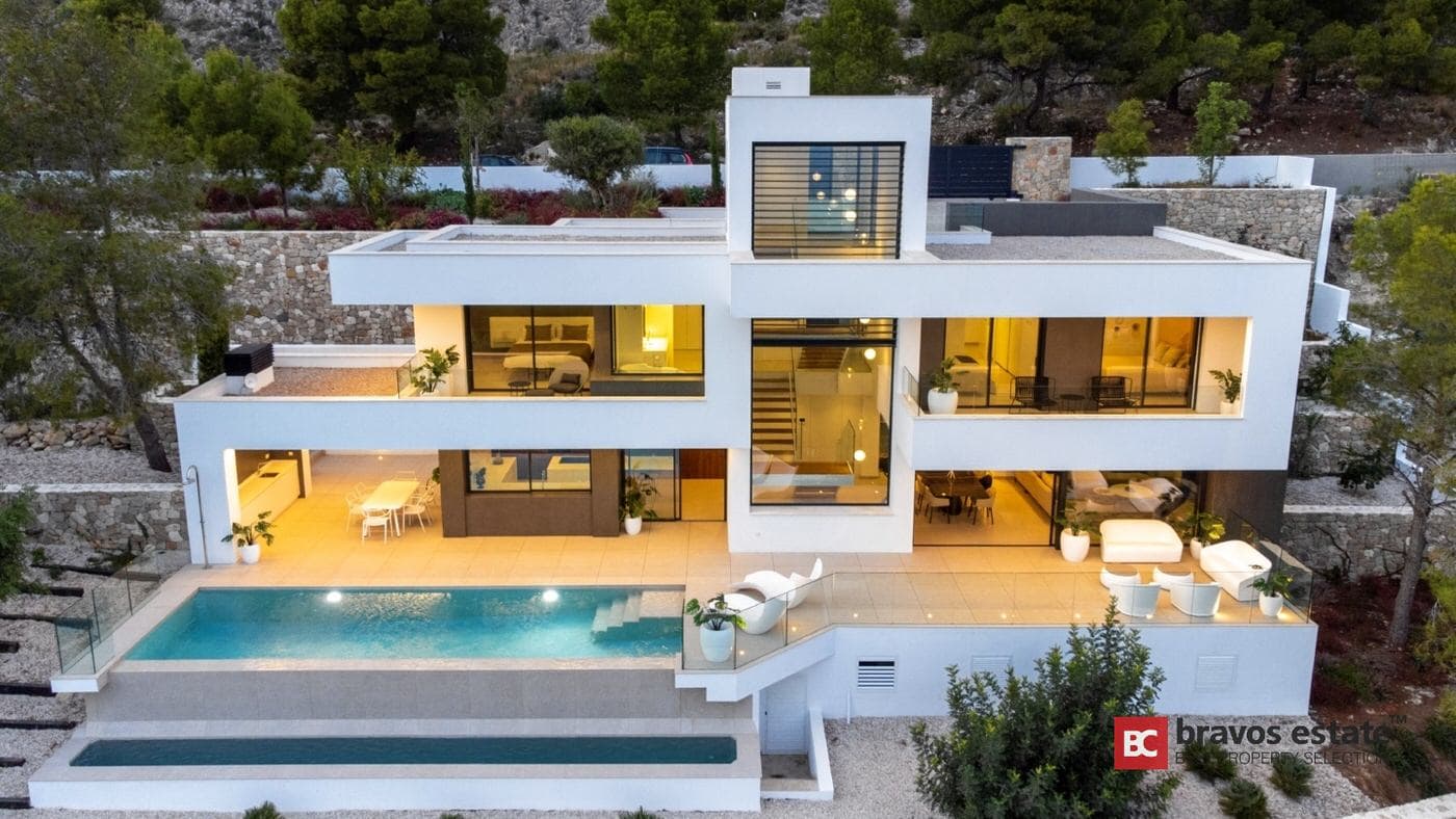 Luxury 4-Bedroom Villa in Altea - 4
