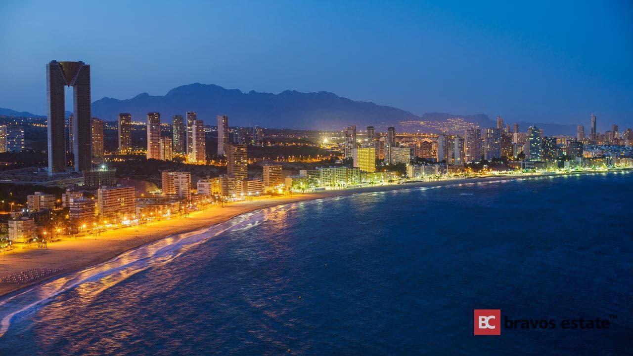 Seafront 2-Bedroom Apartment in Benidorm - 4