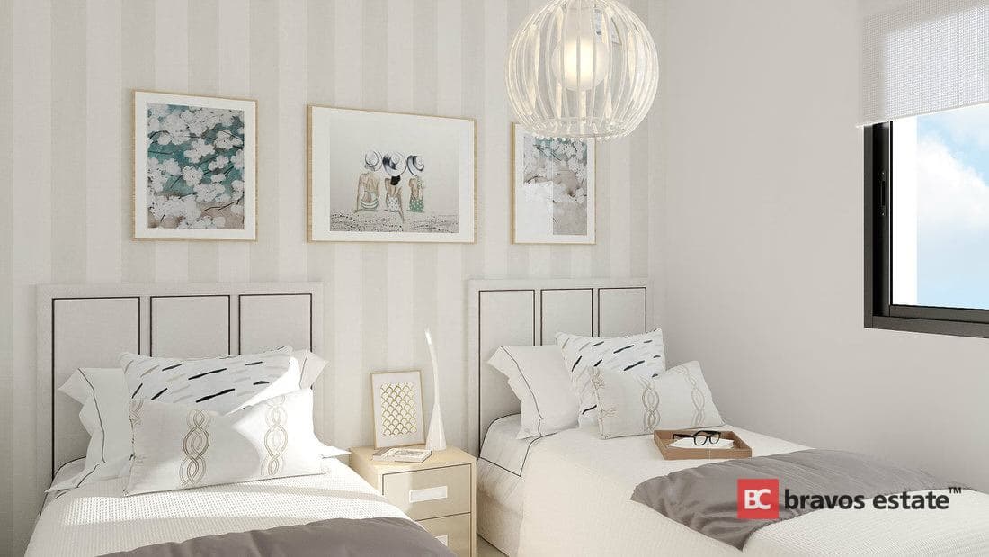 Beachside 2-Bedroom Apartment in Elche - 4