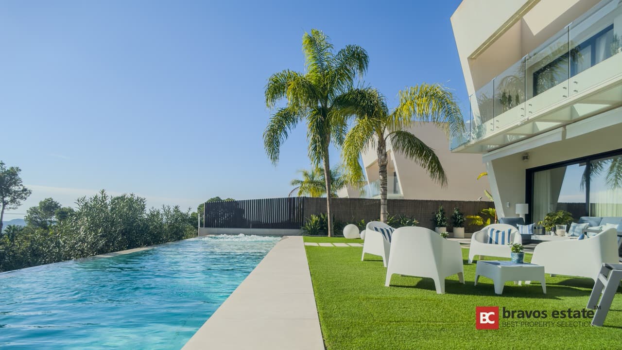 Spacious 3-Bedroom Villa in Finestrat 1