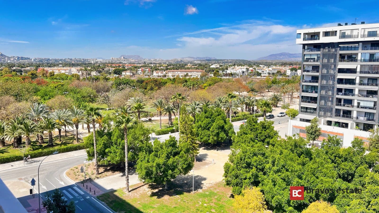 Beachside 2-Bedroom Apartment in Playa de San Juan - 3