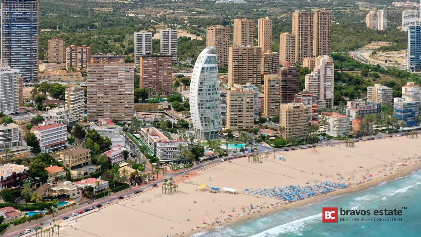 Apartamento Frente al Mar de 3 Dormitorios en Benidorm - 4