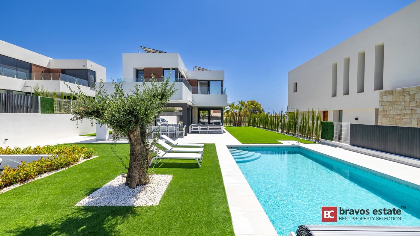 Spacious 4-Bedroom Villa in Finestrat - 2