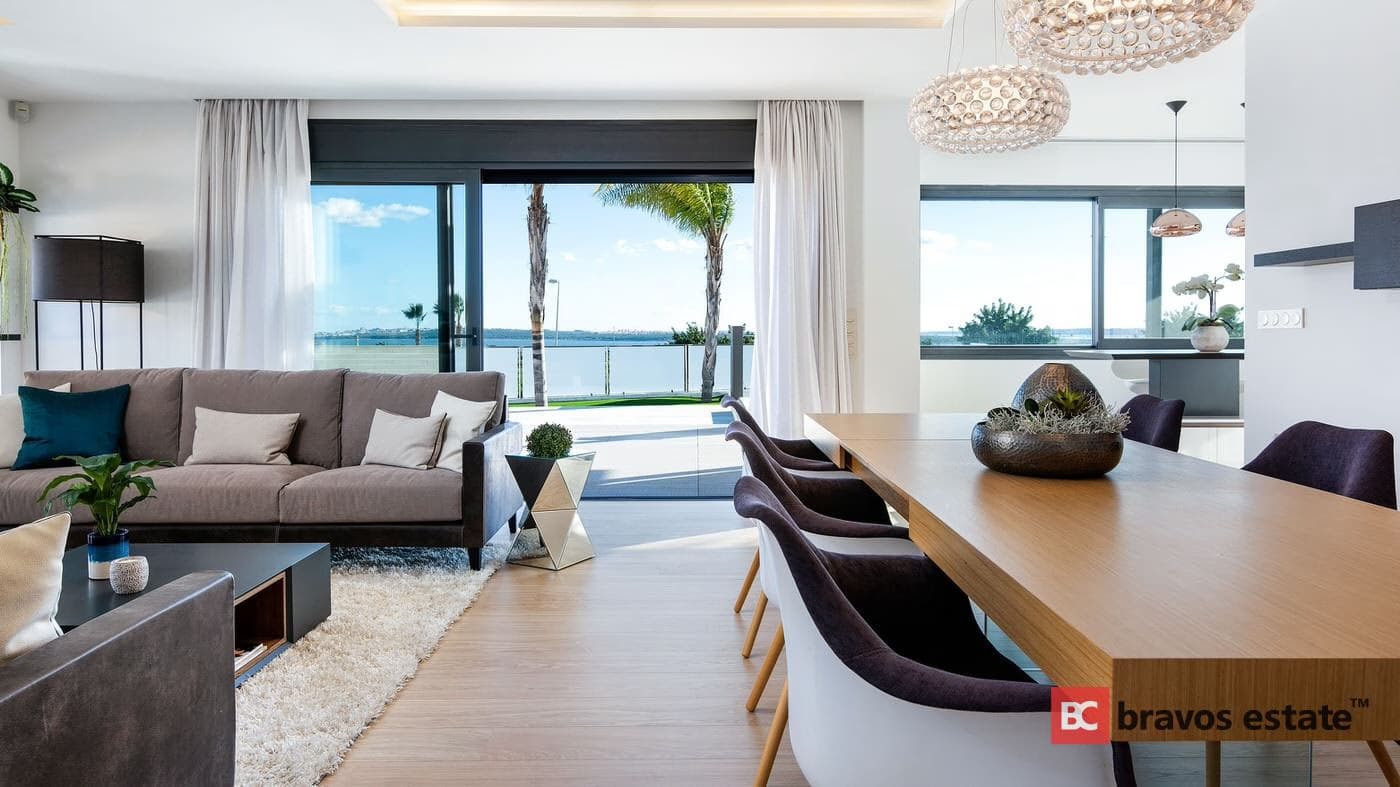 Spacious 5-Bedroom Villa in Ciudad Quesada - 4