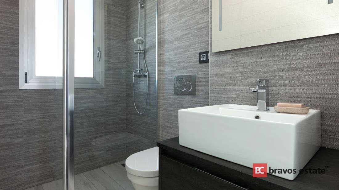 Spacious 3-Bedroom Villa in Cabo Roig - 2