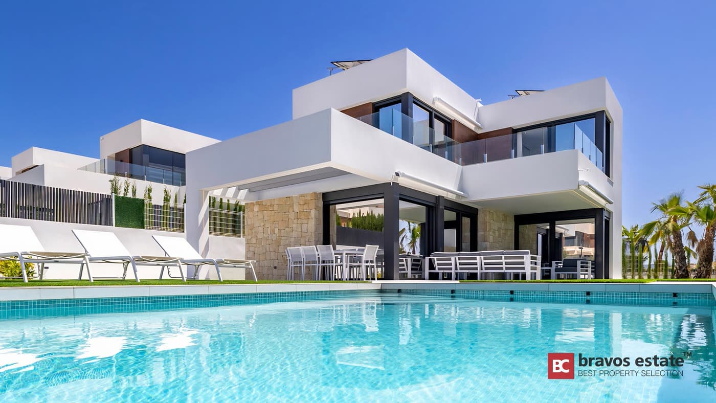 Spacious 4-Bedroom Villa in Finestrat 1