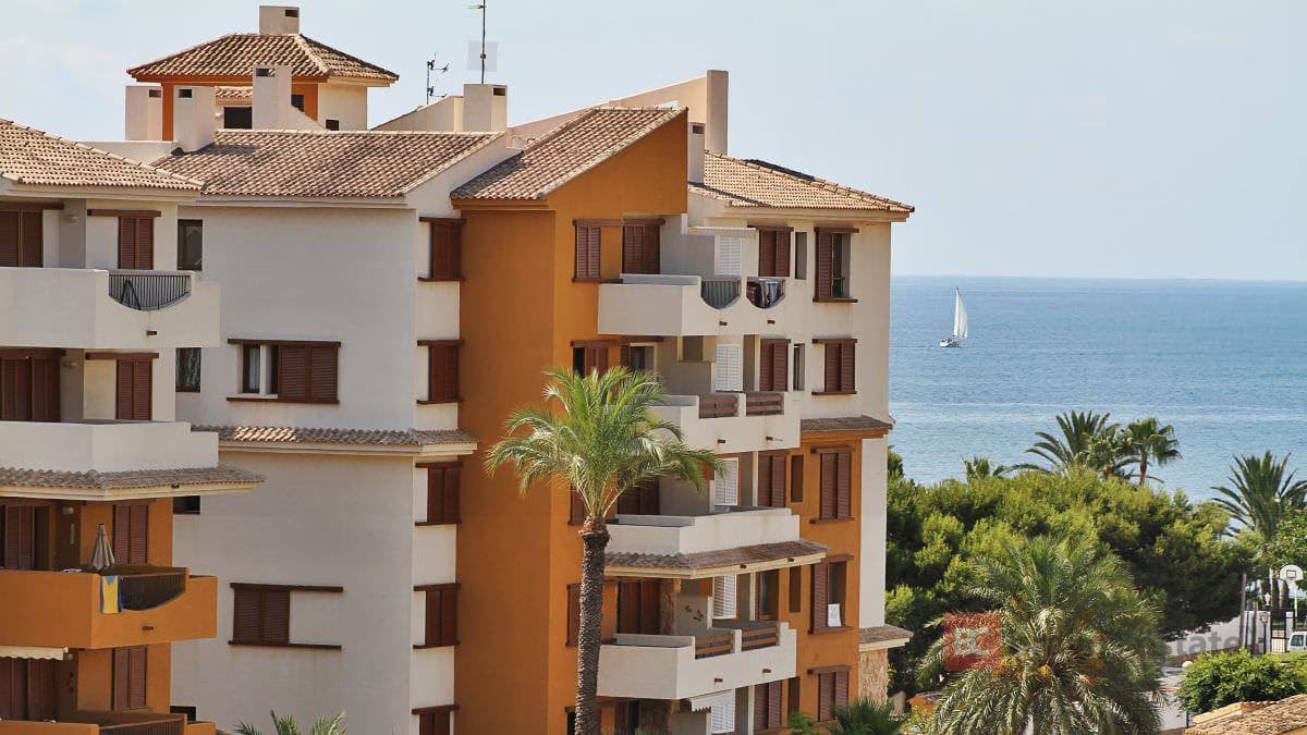 Seafront 2-Bedroom Apartment in Punta Prima - 4