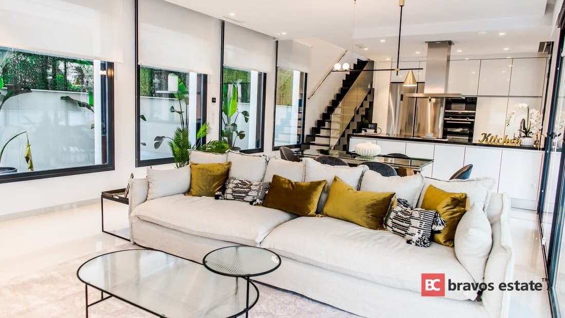 Spacious 3-Bedroom Villa in Finestrat - 2