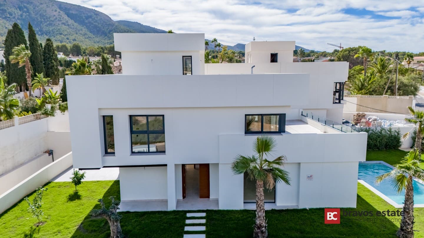 Spacious 4-Bedroom Villa in Alfaz del Pi - 3