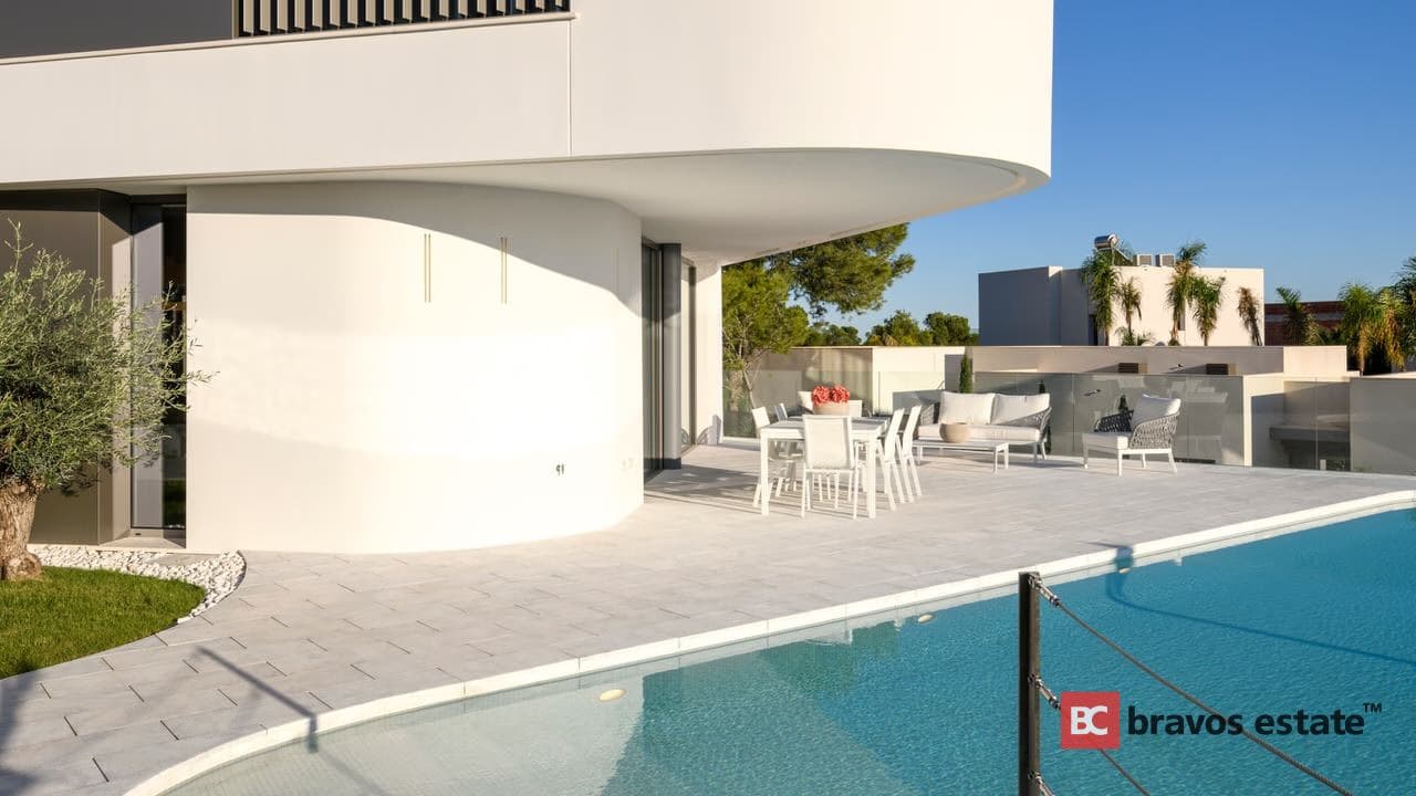 Spacious 4-Bedroom Villa in Finestrat - 4