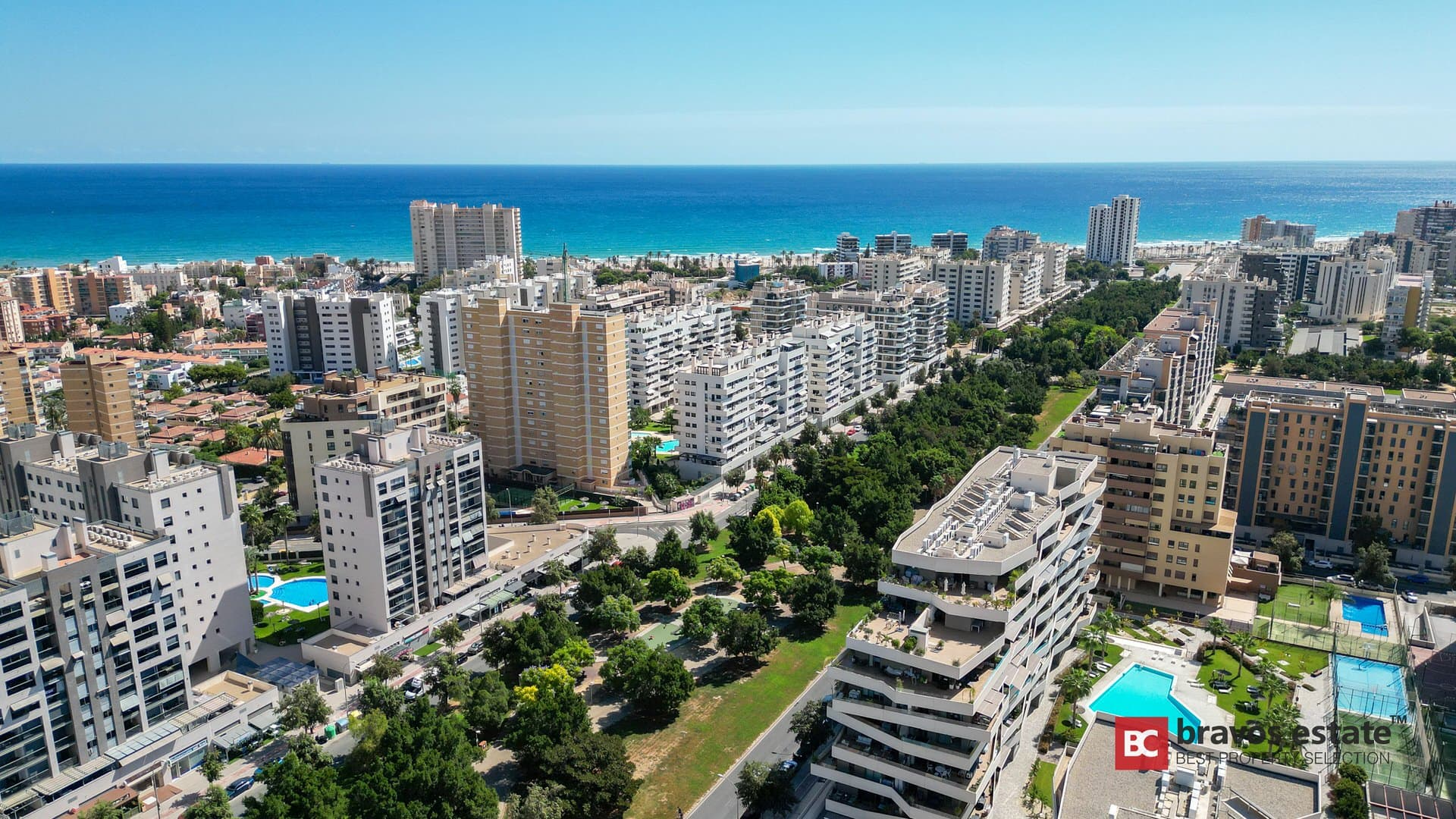 Beachside 3-Bedroom Apartment in Playa de San Juan 1