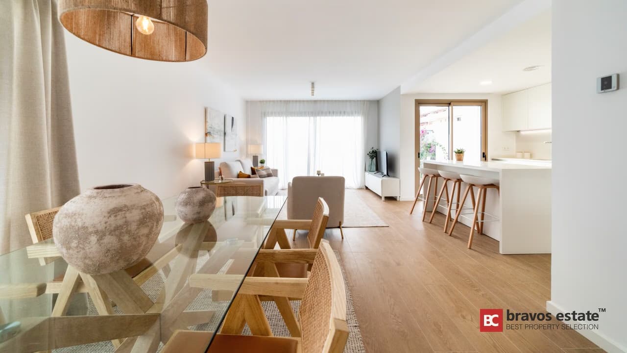 Spacious 4-Bedroom Bungalow in Alicante - 2